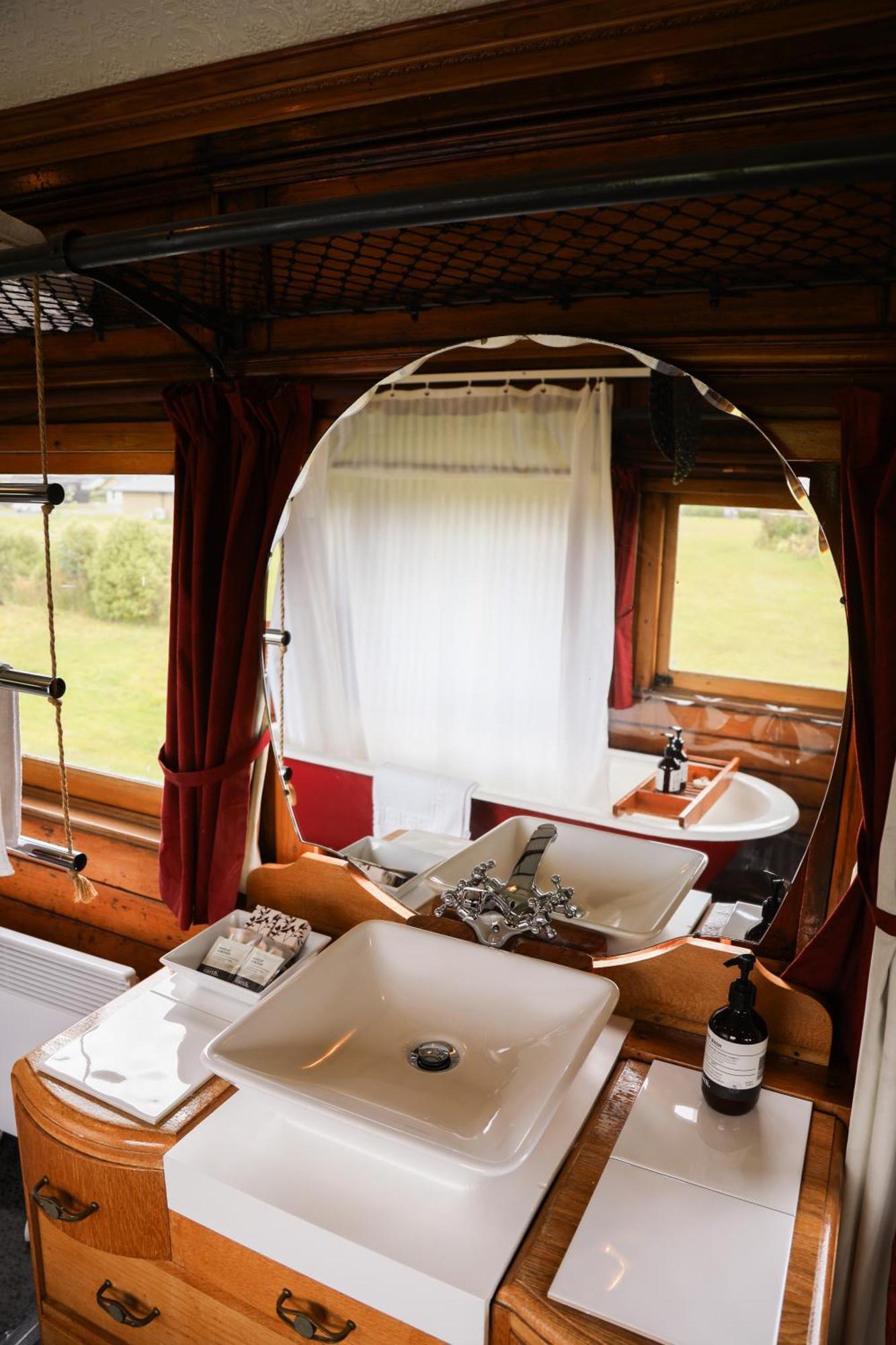 Te Anau Lodge Екстериор снимка
