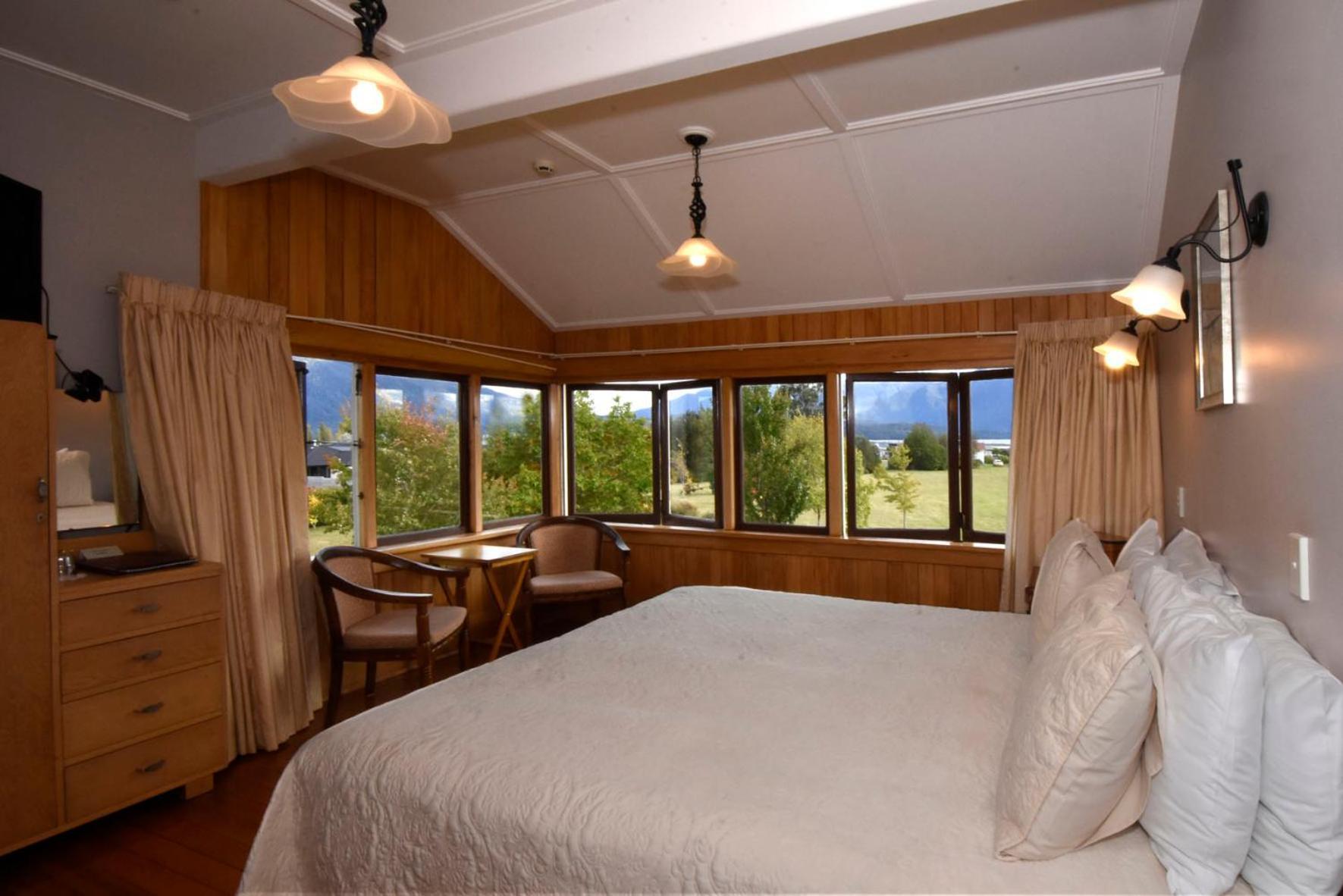 Te Anau Lodge Екстериор снимка