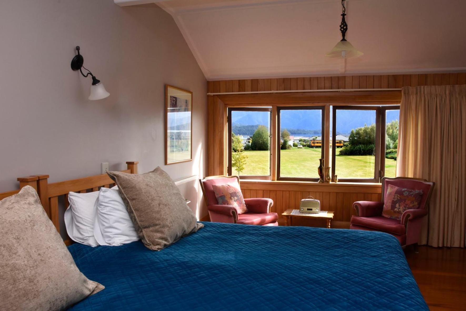 Te Anau Lodge Екстериор снимка